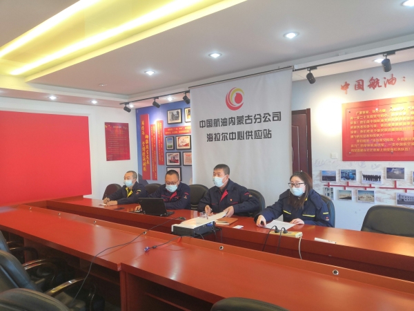 中国航油雪岭劲松联合党支部安全保障“两会”航班