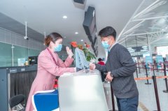 还在日常航班保障外为中转过程中检测阳性的同胞提供更多人性关怀
-深圳空派
