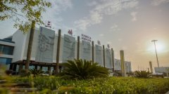他们为旅客发放活动宣传资料
-中东双清包税