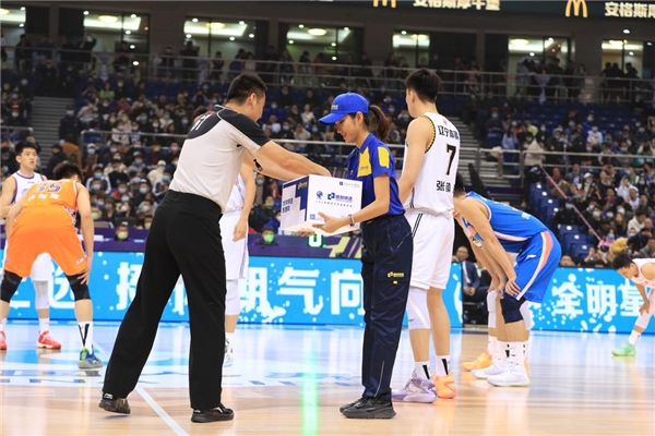 而当晚备受瞩目的辽宁本钢男篮新星张镇麟
-宁波双清包税