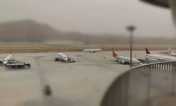 赤峰机场迎来单日小时起降高峰
