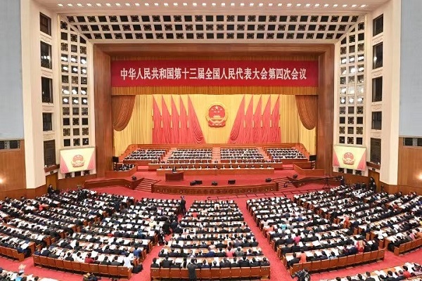 福田戴姆勒汽车成为中国首个自动挡重卡销量达到5万台的商用车企业
-欧洲双清包税