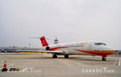  图：庆祝仪式现场 本次用国产ARJ21飞机执飞重庆-宜昌-威海航线的成都航空
-欧