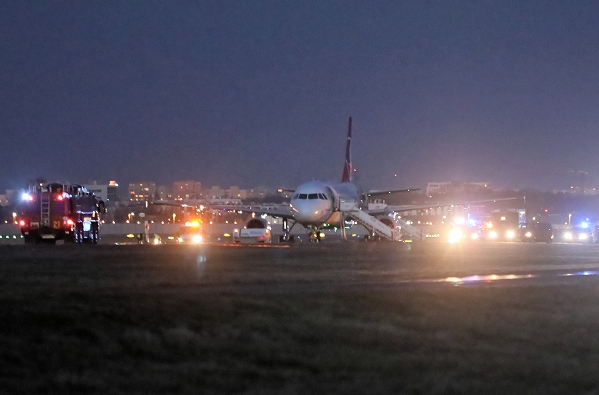 华沙机场客机疑似出现爆炸物 超100名乘客紧急疏散