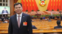 对使用绿色包装并能推动绿色包装普及的企业给予政策及财政支持；鼓励包装制