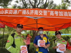 不少家长身穿旗袍硬核花式打call助力
-马普托海运费