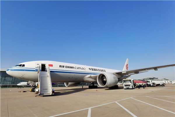  Air China announced on Dec.15 that Air China Cargo operated mainland Chinas first commercial cargo flight using sustainable aviation fuel (SAF). The carrier operated a Boeing 777F service between Hangzhou and Liege using SAF produced by Sinopec Zhenhai Refinery. 
-国际快递 DHL