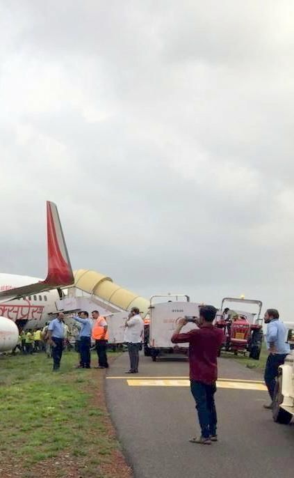 印度快运航空一客机冲出跑道 183名乘客成功脱困-空运价格