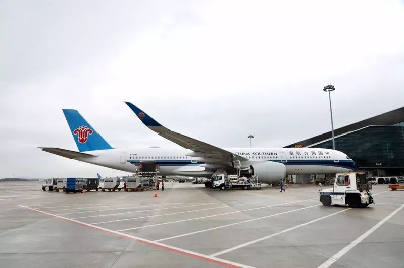 南航首架A350成功首航 首先投入广州-上海航线运营
-法国空运